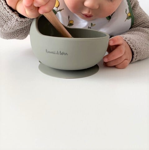 kawaii&born シリコンボウル ベビー食器 離乳食 食器 吸盤タイプ くっつくお皿